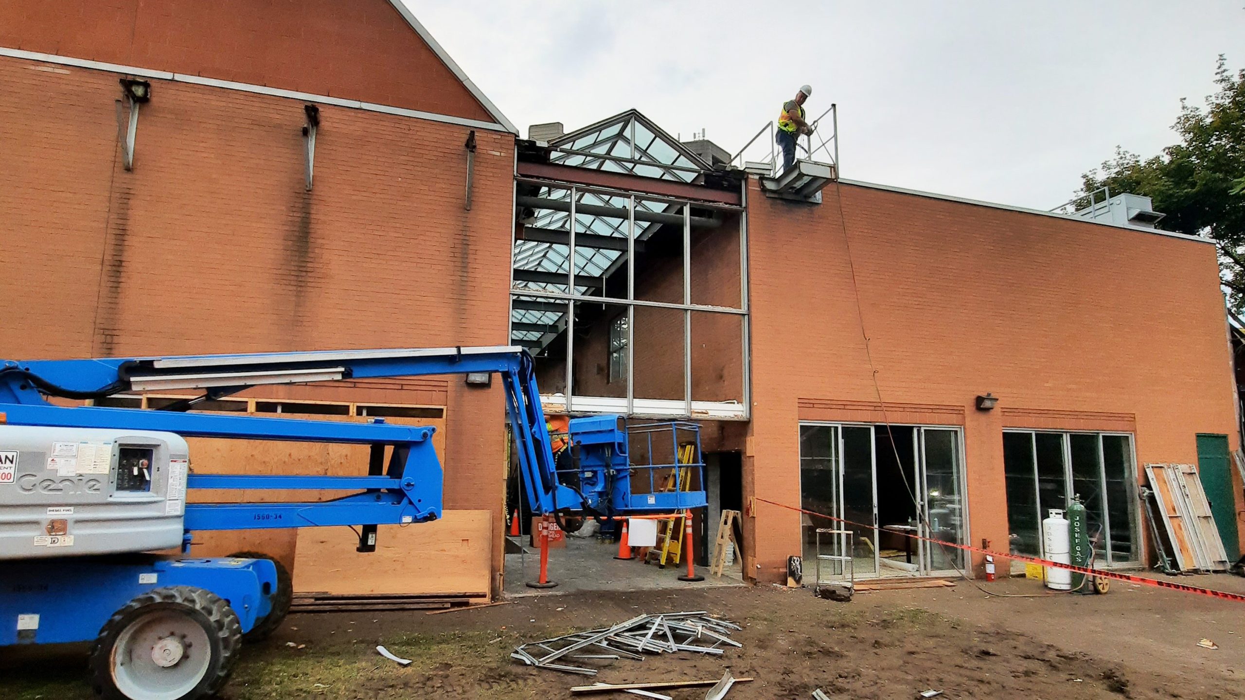 Photo of west wing demolition as seen from the Innis Green